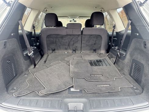 Used 2020 Nissan Pathfinder S image 32