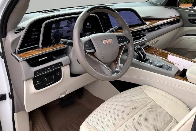 Used 2024 Cadillac Escalade Premium Luxury Platinum AWD/4WD image 12