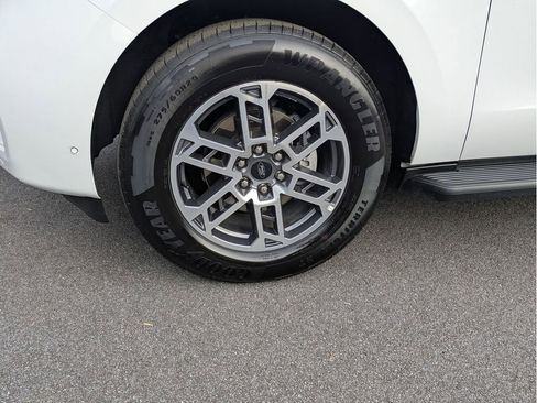 Certified 2025 Ford Expedition Active image 36