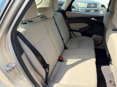 Used 2018 Ford Focus SE FWD image 6