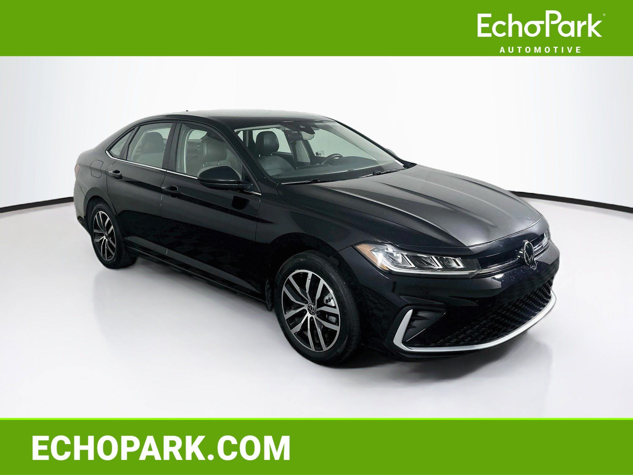 Used 2025 Volkswagen Jetta SE FWD image 1