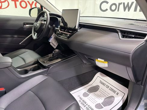 Used 2026 Toyota Corolla Cross XLE w/ Convenience Package image 9