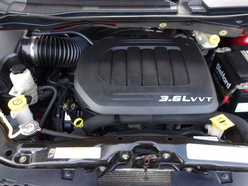 Used 2012 Dodge Grand Caravan SXT image 24