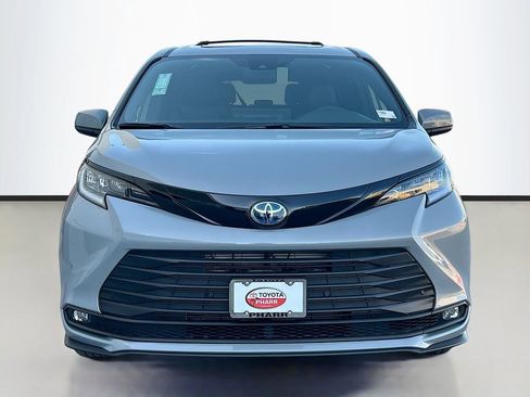 New 2025 Toyota Sienna XLE Woodland Edition AWD/4WD image 2
