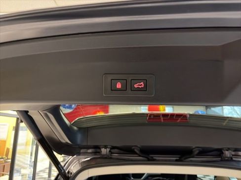 Used 2023 Subaru Ascent Premium w/ Convenience Package image 13