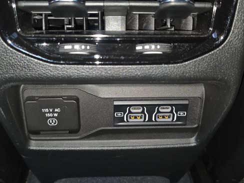 Used 2023 Jeep Grand Cherokee L Laredo image 16