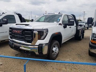 New 2025 GMC Sierra 3500 Pro w/ Convenience Package