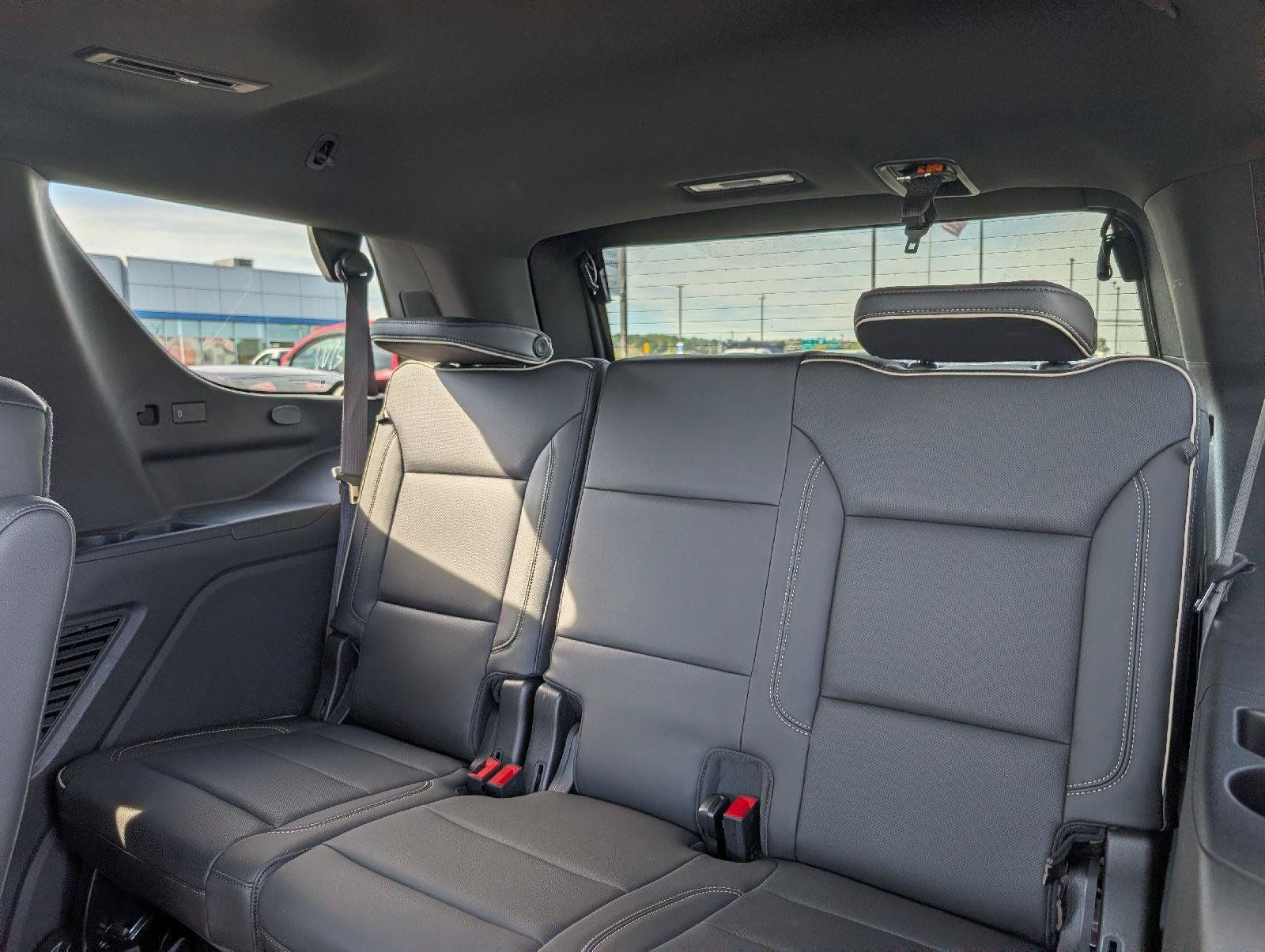 Used 2021 Chevrolet Tahoe Premier w/ Premium Package AWD/4WD image 11