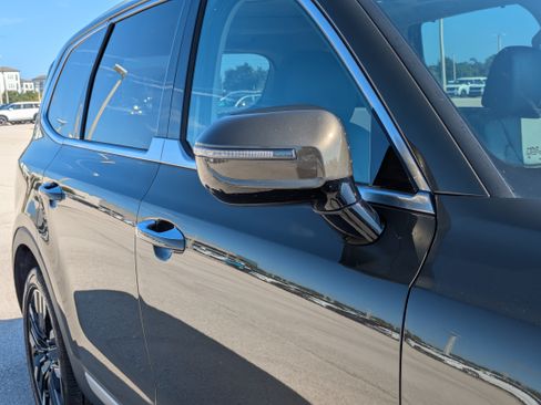 Used 2025 Kia Telluride SX w/ SX Captain's Chair Package FWD image 12
