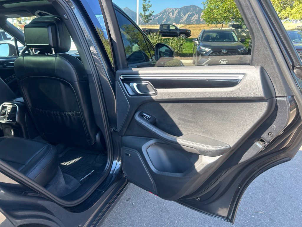 Used 2023 Porsche Macan Turbo AWD/4WD image 13