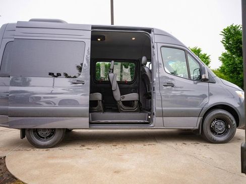 Used 2025 Mercedes-Benz Sprinter 2500 image 8
