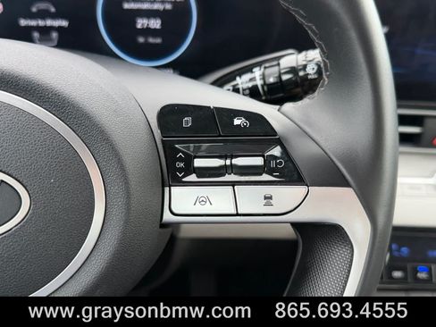 Used 2025 Hyundai Elantra Limited FWD image 23