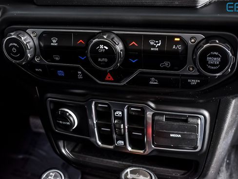 Used 2023 Jeep Wrangler Unlimited w/ Convenience Group image 27