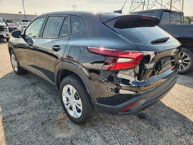 Used 2024 Chevrolet Trax LS FWD image 4