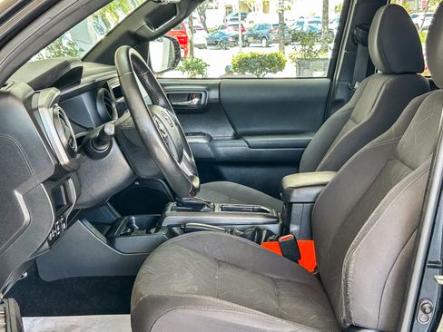 Used 2017 Toyota Tacoma TRD Off-Road RWD image 17
