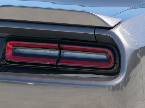 Used 2022 Dodge Challenger SXT RWD image 4