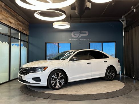 Used 2021 Volkswagen Passat 2.0T SE image 7