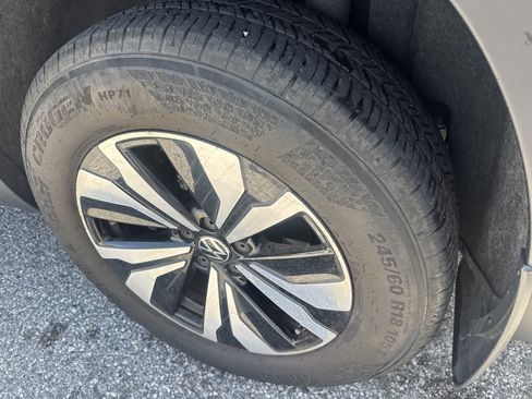 Used 2024 Volkswagen Atlas SE AWD/4WD image 11