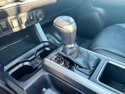 Used 2021 Toyota Tacoma Limited AWD/4WD image 17