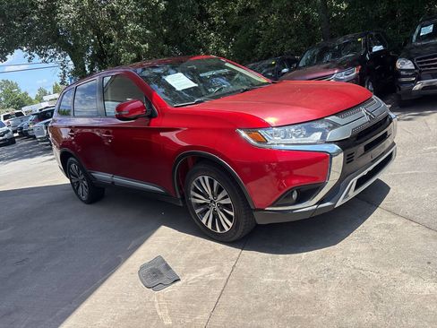 Used 2020 Mitsubishi Outlander SE FWD image 2