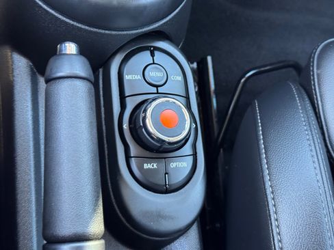 Used 2019 MINI Cooper S w/ Premium Package image 29