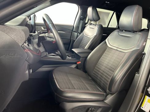 Used 2025 Ford Explorer ST-Line w/ ST-Line Street Pack AWD/4WD image 23