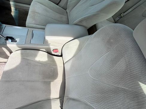 Used 2010 Toyota Camry LE FWD image 13