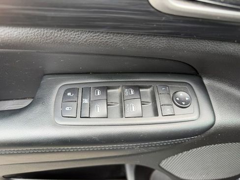 Used 2020 Jeep Grand Cherokee Altitude AWD/4WD image 31