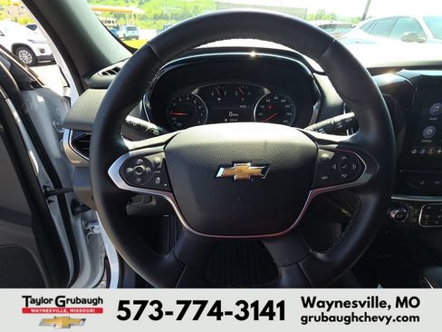 Used 2023 Chevrolet Traverse LT FWD image 17