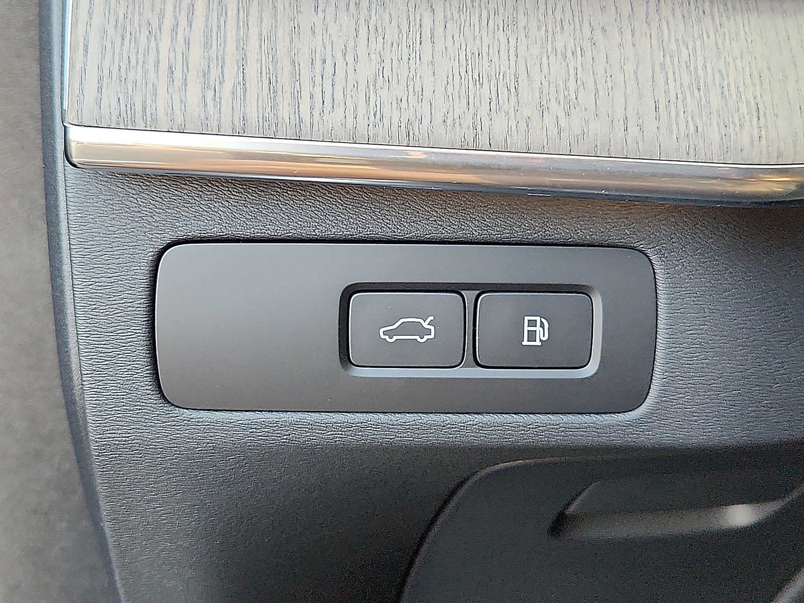 Certified 2024 Volvo XC90 T8 Ultimate w/ Protection Package Premier AWD/4WD image 22