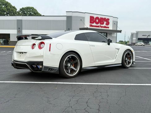 Used 2017 Nissan GT-R Premium w/ Premium Interior Package AWD/4WD image 8