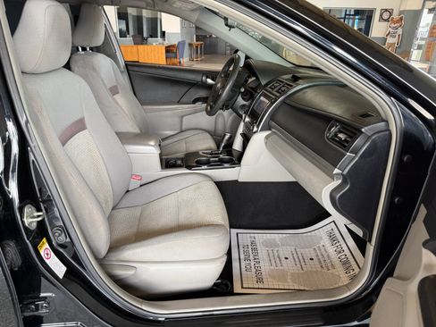 Used 2013 Toyota Camry LE FWD image 11