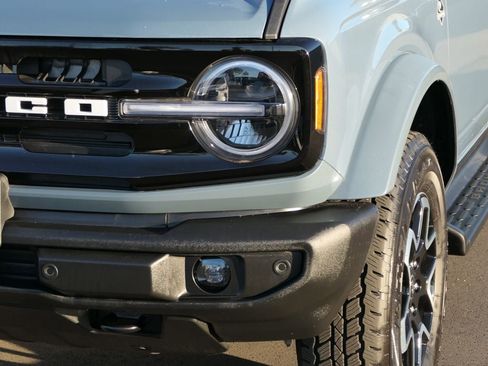 Used 2025 Ford Bronco Outer Banks image 9