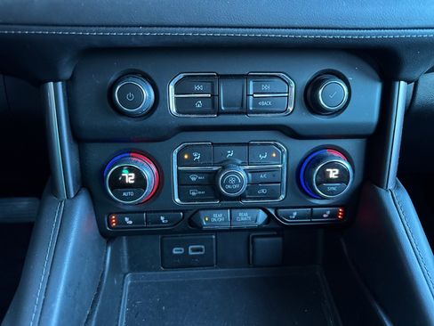 Used 2024 Chevrolet Tahoe Z71 w/ Luxury Package image 9