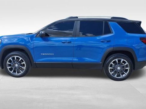 Used 2025 GMC Terrain Elevation w/ Elevation Premium Package image 5