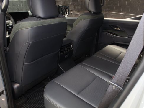 Used 2024 Lexus GX 550 AWD/4WD image 36