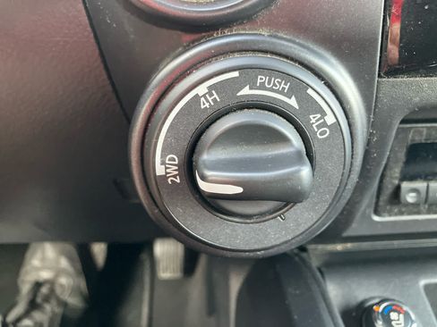 Used 2021 Nissan Titan PRO-4X w/ Pro-4x Convenience Package AWD/4WD image 32