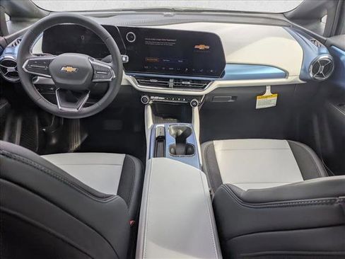New 2026 Chevrolet Equinox EV LT image 17