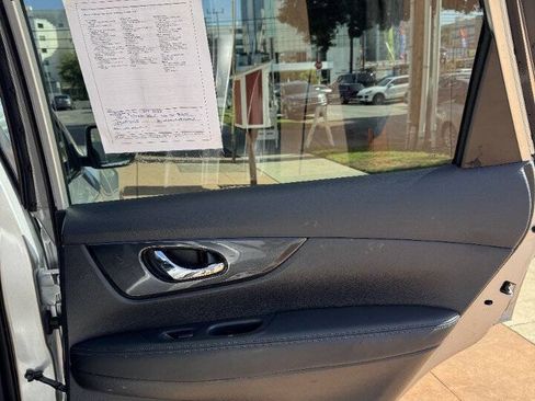Used 2019 Nissan Rogue SV FWD image 14