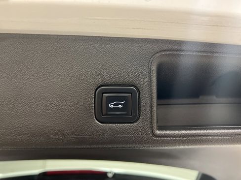 Certified 2022 GMC Terrain SLE w/ Driver Convenience Package image 7