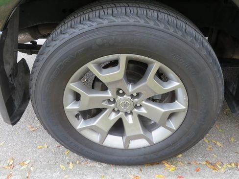 Used 2021 Nissan Frontier SV image 5