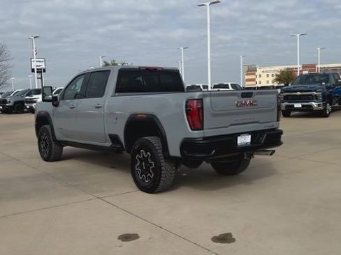 Used 2024 GMC Sierra 2500 AT4X image 7