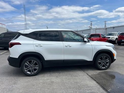 Certified 2022 Kia Seltos LX image 14