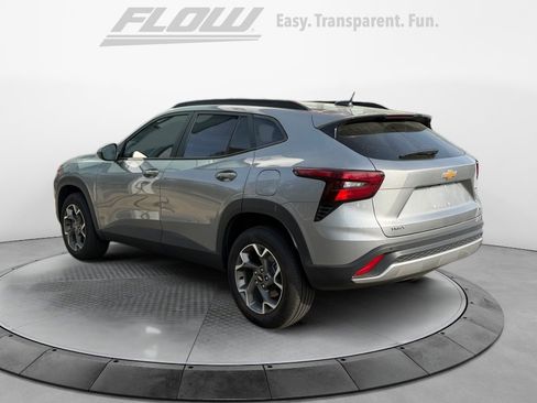 Used 2025 Chevrolet Trax LT w/ Driver Confidence Package image 6