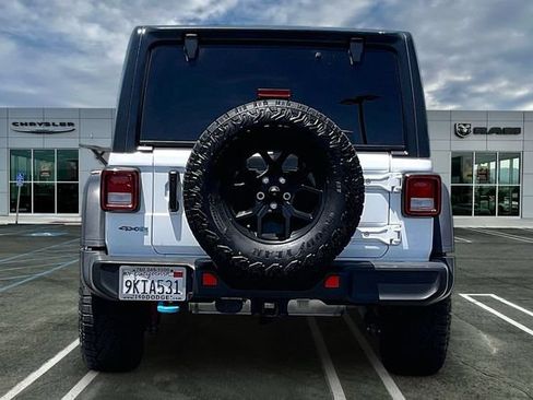 Used 2024 Jeep Wrangler Unlimited AWD/4WD image 3