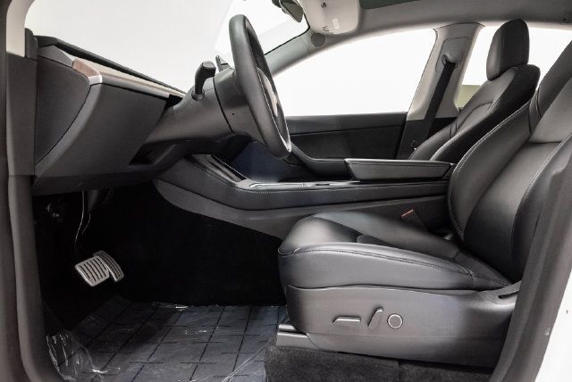 Used 2022 Tesla Model Y Performance AWD/4WD image 9