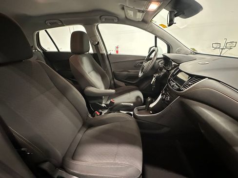 Used 2019 Chevrolet Trax LS FWD image 25