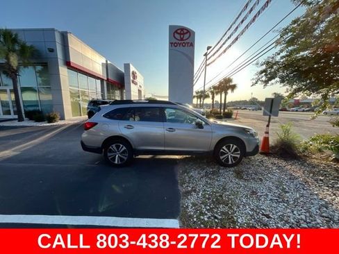 Used 2019 Subaru Outback 2.5i Limited AWD/4WD image 2