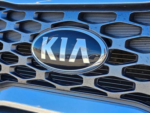 Used 2021 Kia Telluride LX image 12