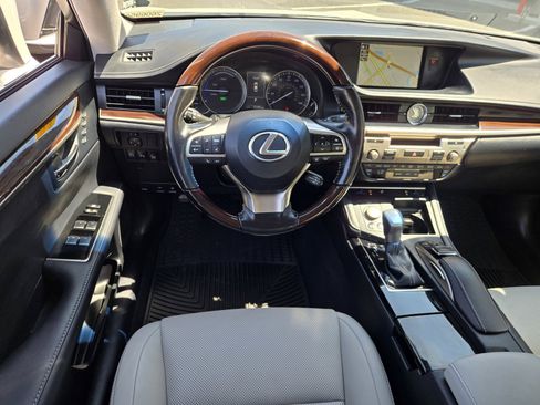 Used 2017 Lexus ES 300h w/ Navigation System Package FWD image 13
